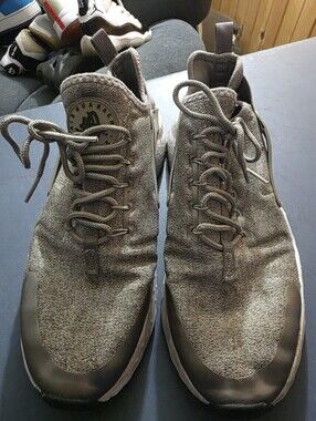 Nike Hurache Men's Gray Athletic Sneakers Size 10m, Pre-owned.